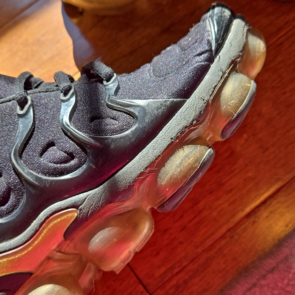 Nike Air Vapormax Plus Black & Gold - Picture 5 of 8